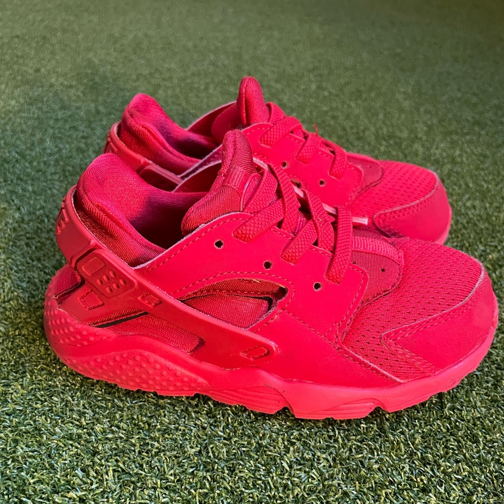 Red Nike Huarache 9c